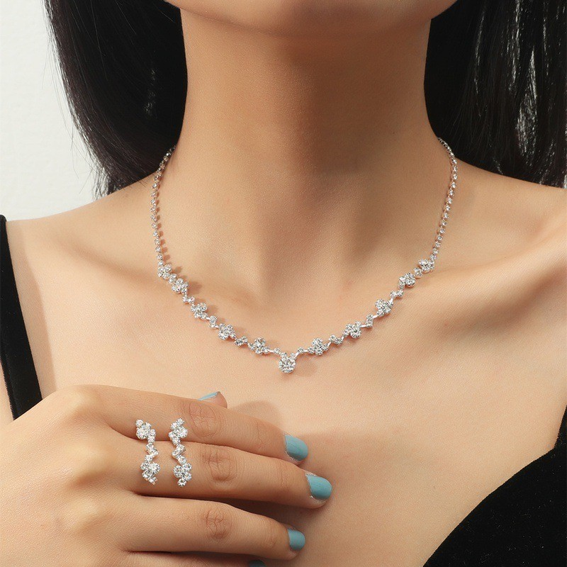 Conjunto Brilhantes 2 Em 1 - Colar E Brincos 